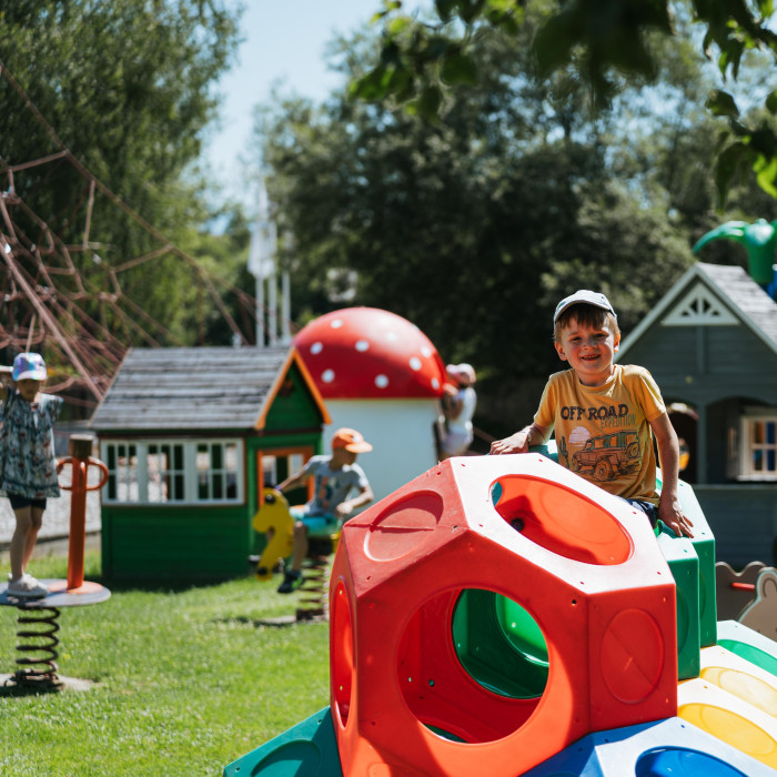 BABYLAND - exteriér